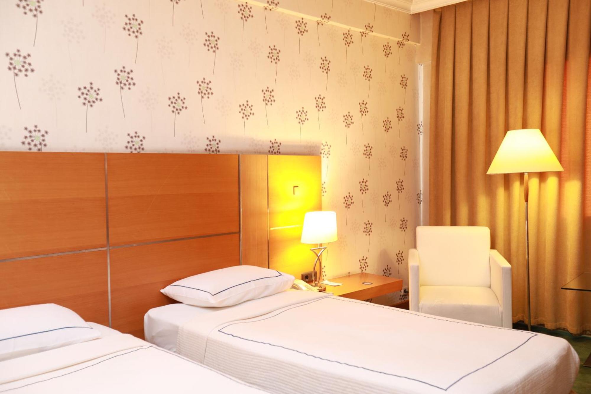 Anemon Grand Manisa Otel Esterno foto