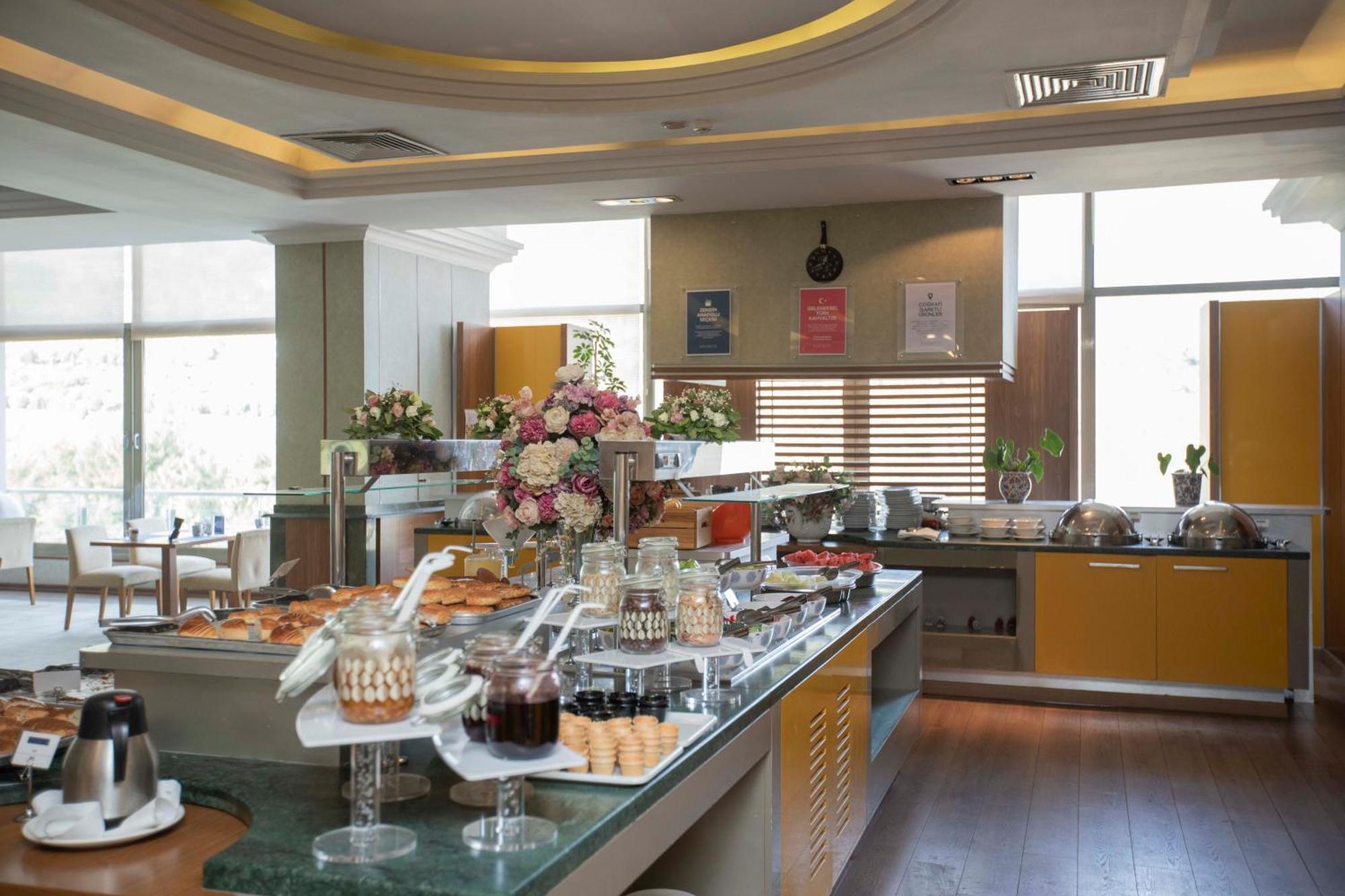 Anemon Grand Manisa Otel Esterno foto