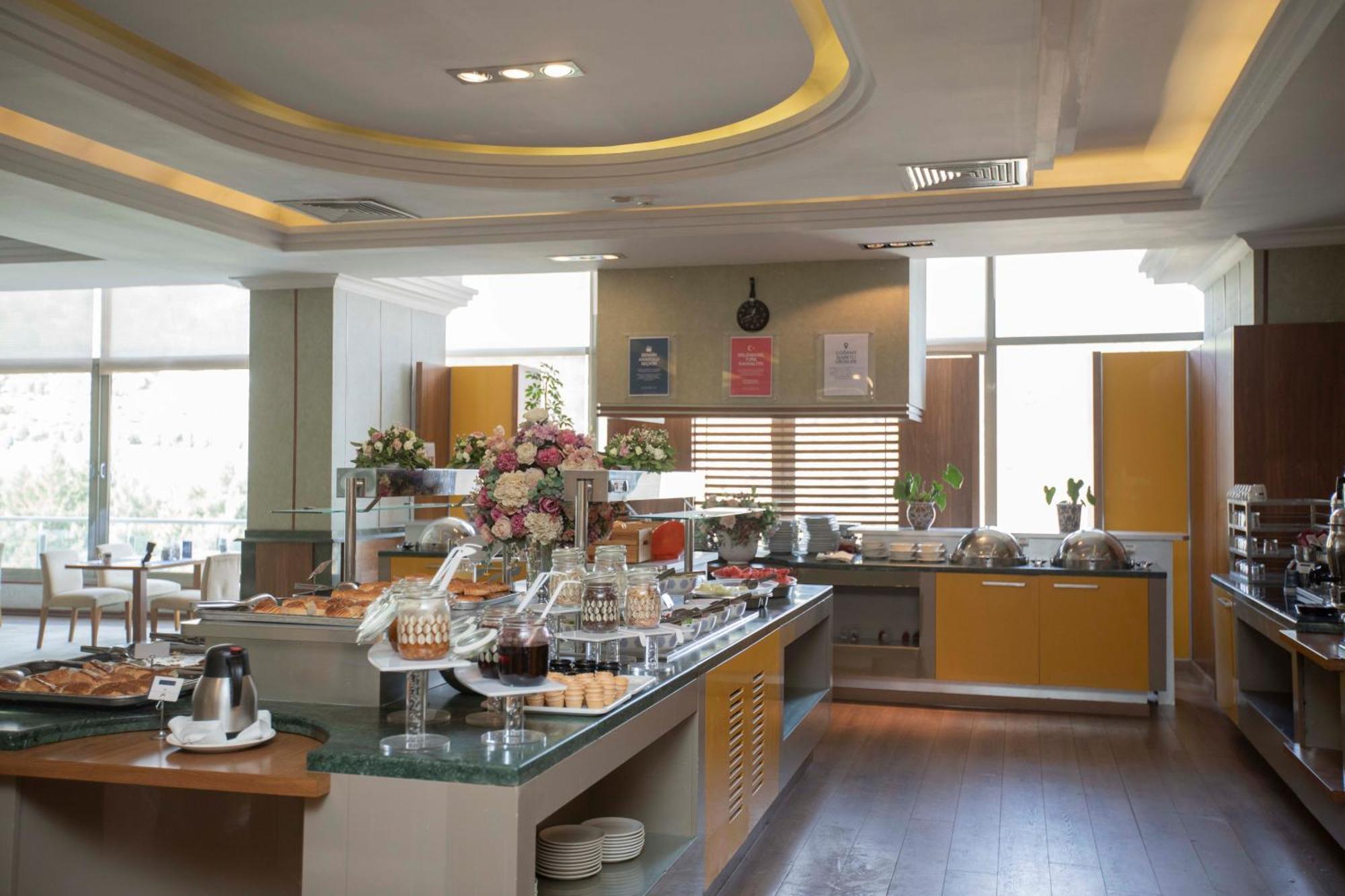 Anemon Grand Manisa Otel Esterno foto