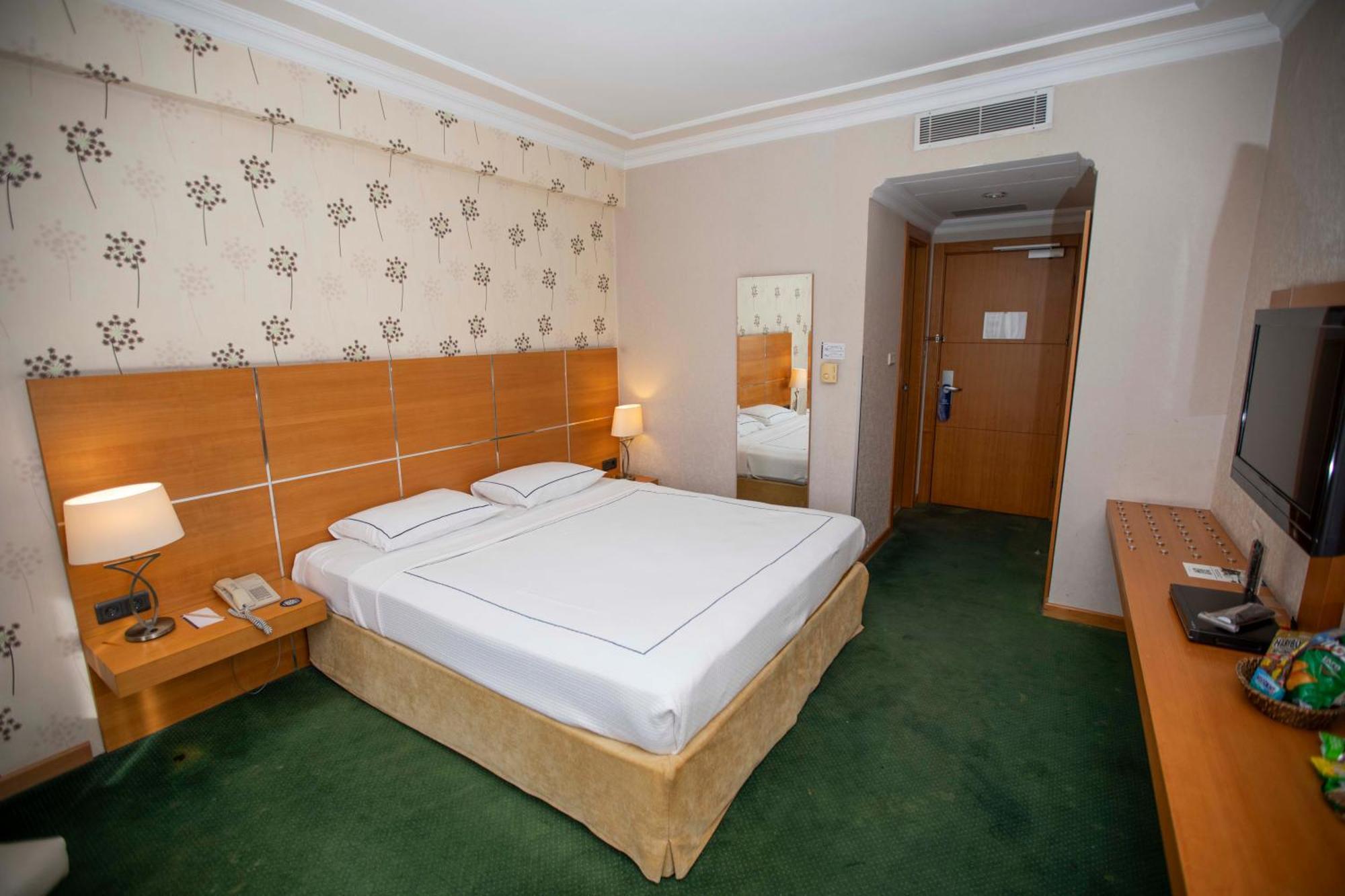 Anemon Grand Manisa Otel Esterno foto