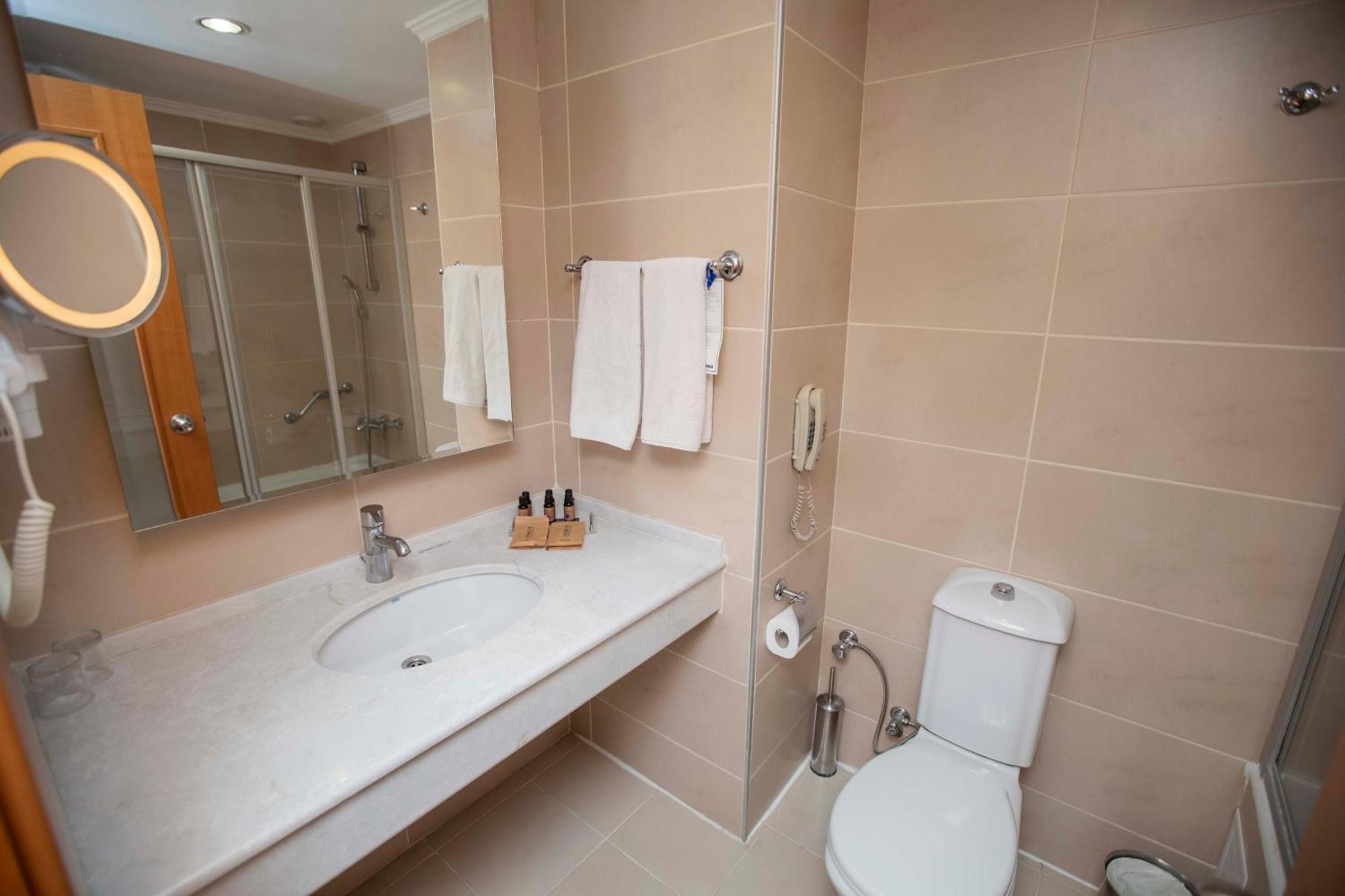 Anemon Grand Manisa Otel Esterno foto