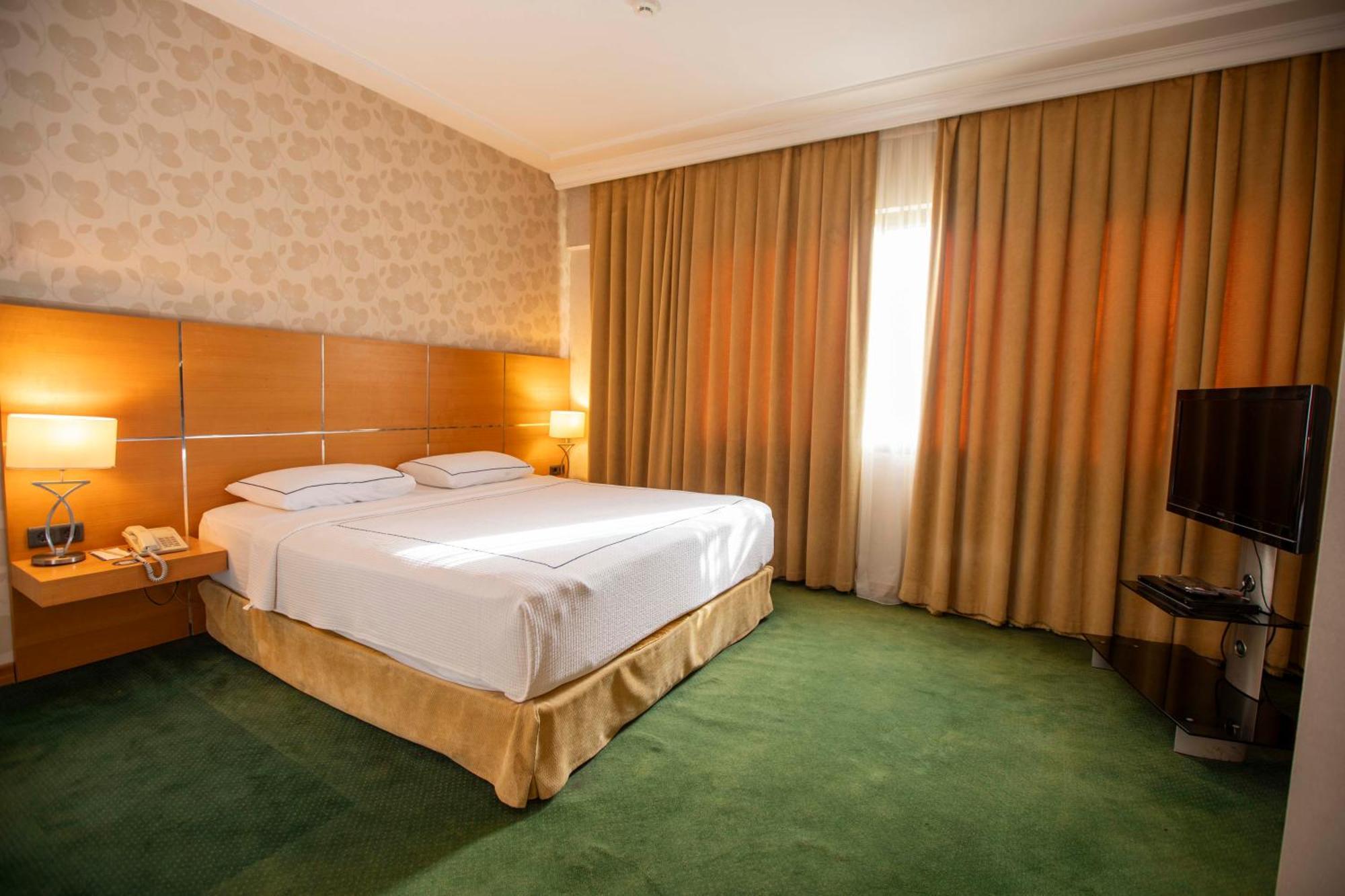 Anemon Grand Manisa Otel Esterno foto