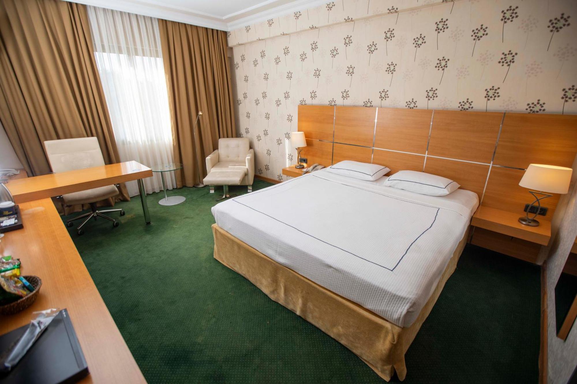Anemon Grand Manisa Otel Esterno foto