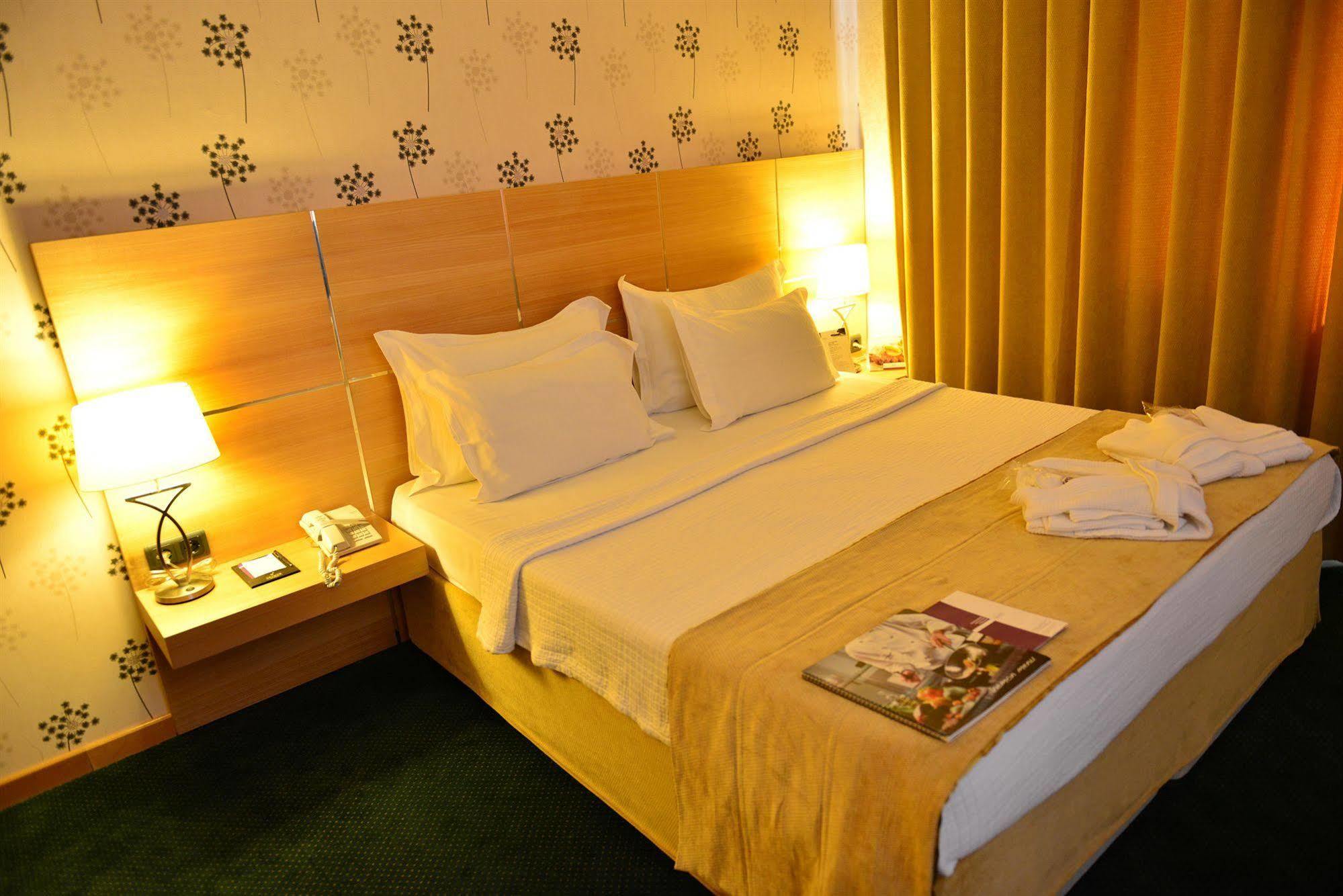 Anemon Grand Manisa Otel Esterno foto