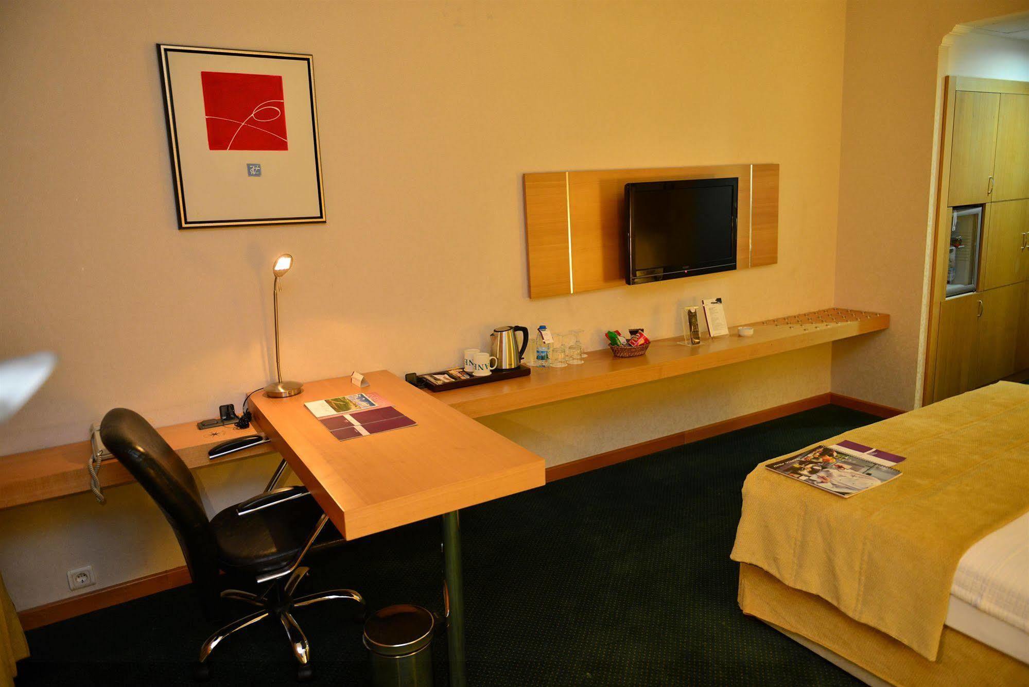 Anemon Grand Manisa Otel Esterno foto