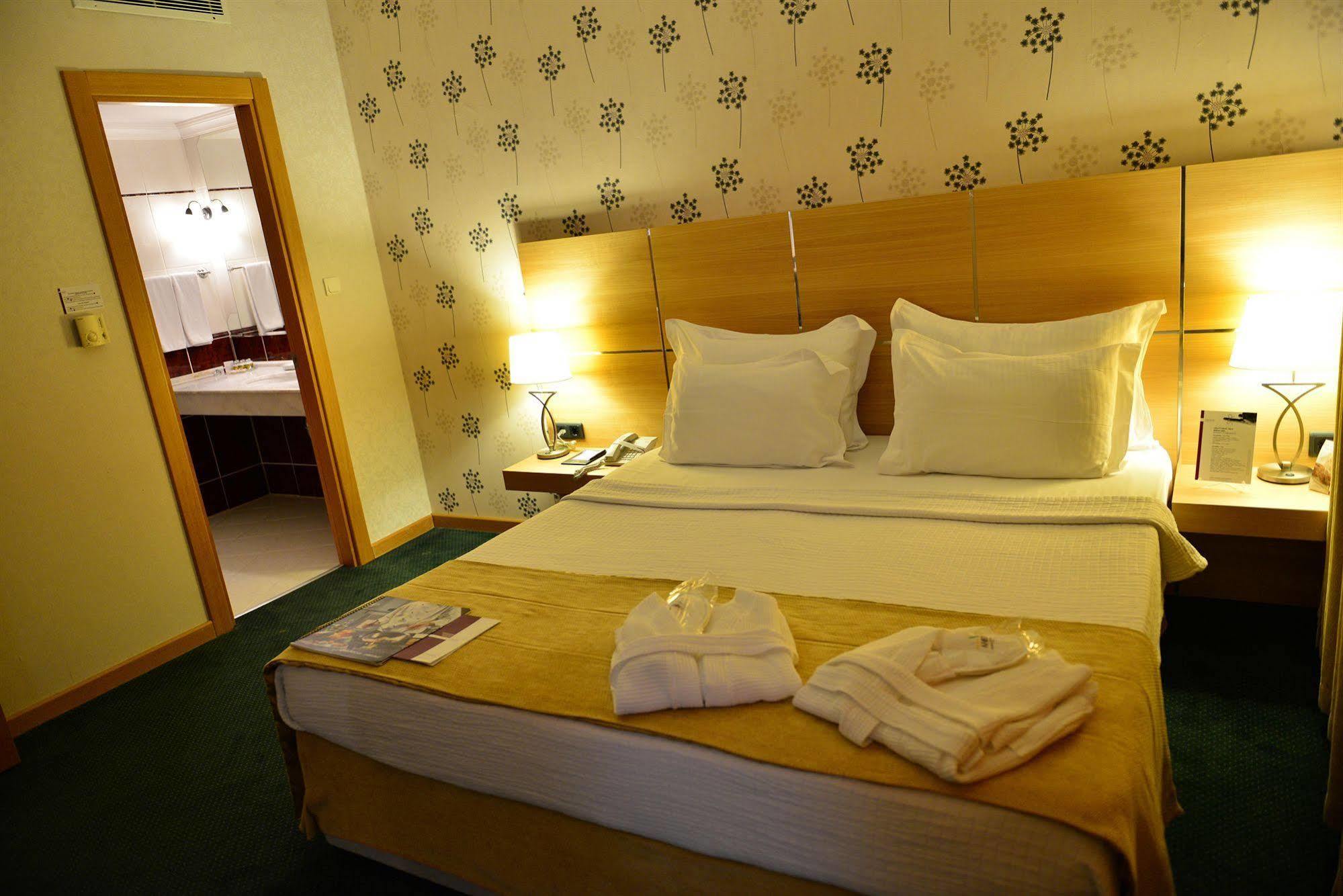 Anemon Grand Manisa Otel Esterno foto