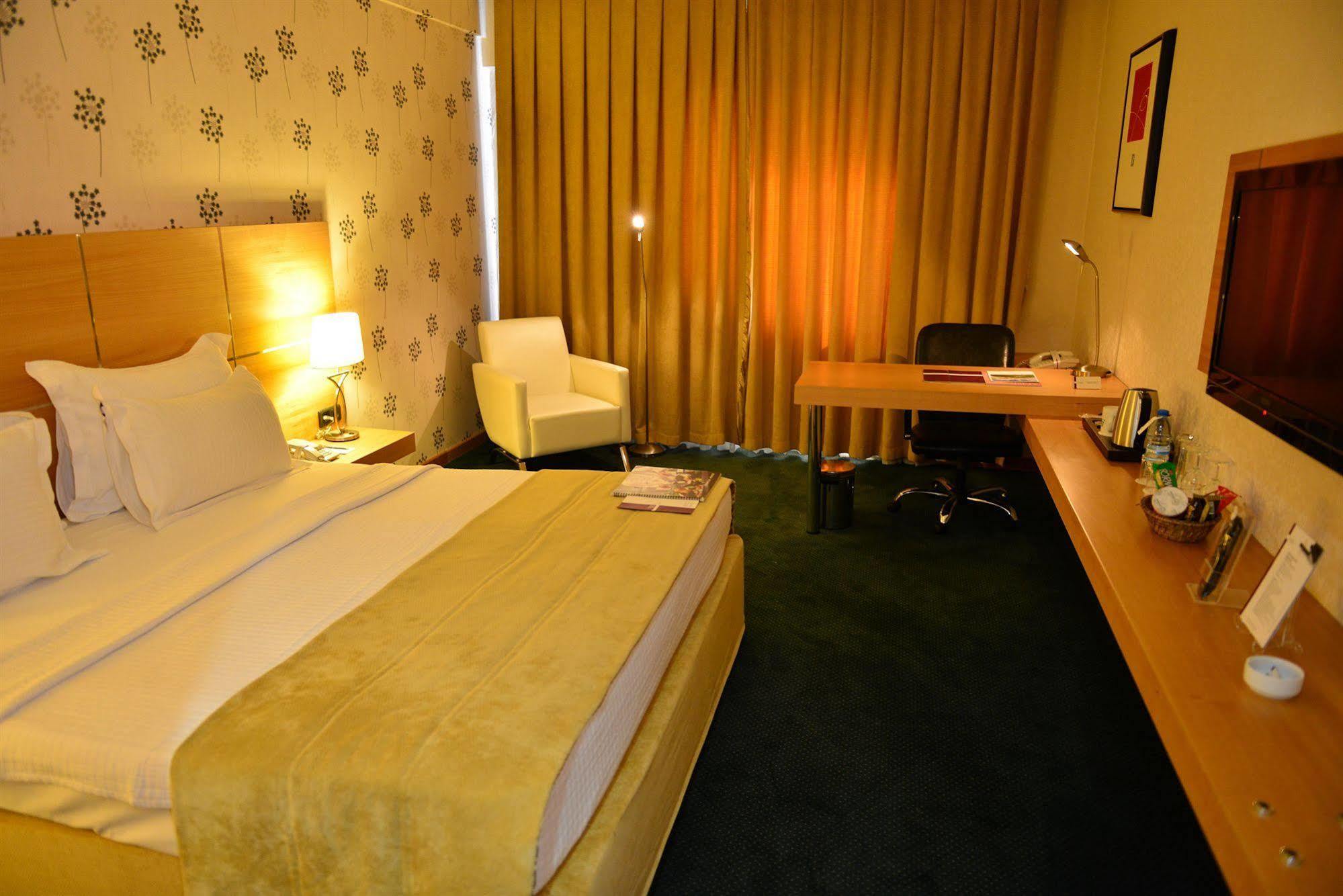 Anemon Grand Manisa Otel Esterno foto